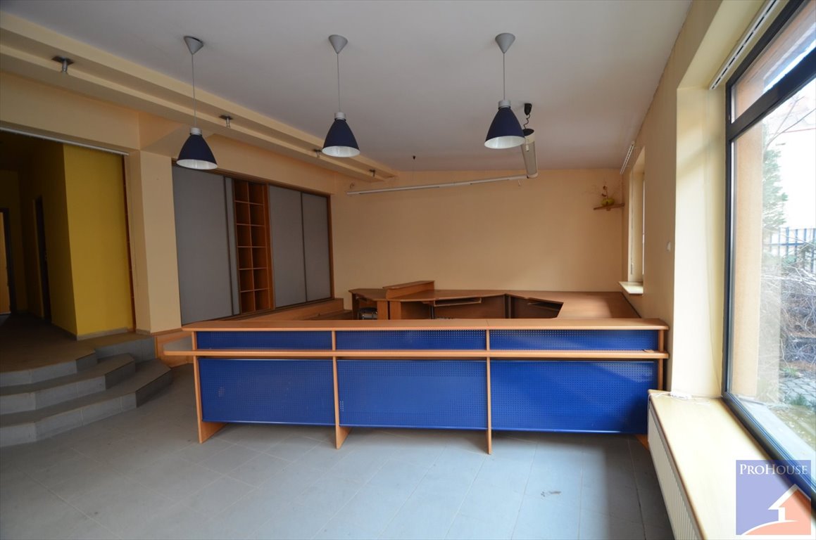 Lokal użytkowy 100 m2 blisko rynku, duże witryny, dwa wejścia Limanowa  100m2 Foto 1