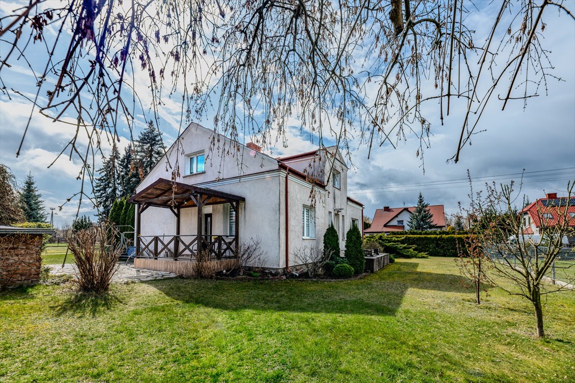 Dom z 5 pokojami, 138 m², ogród 2900 m², garaże, stodoła Nasielsk, Ogrodowa 17  138m2 Foto 1