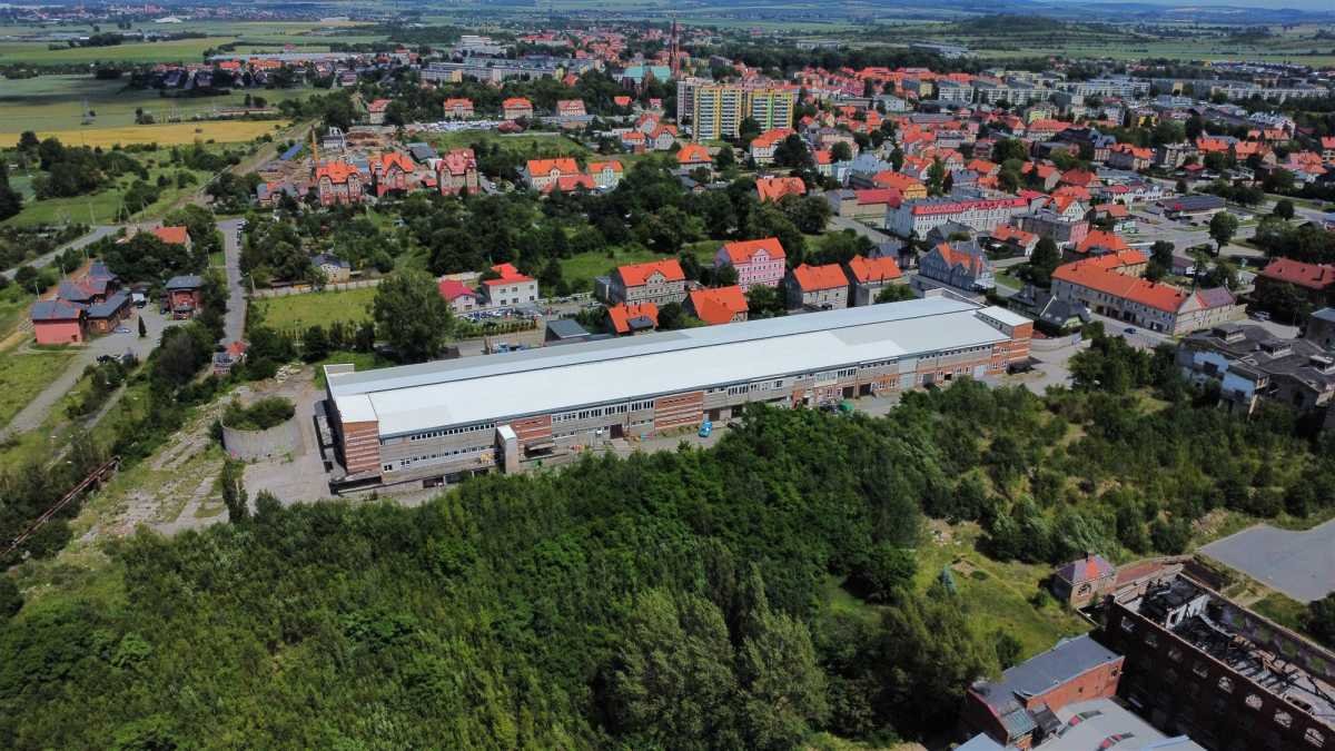 Dochody z hali magazynowo-produkcyjnej 14 713 m² w Bielawie Bielawa  14 713m2 Foto 1