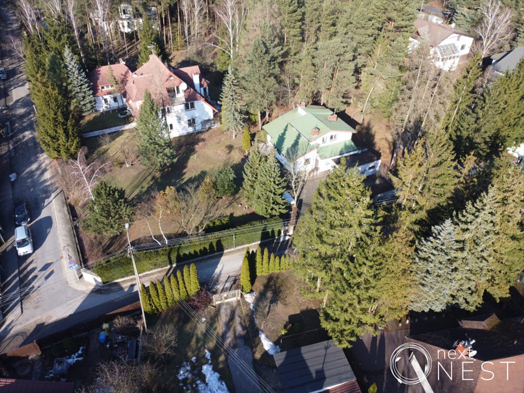 Sprzedam działkę 1603 m² z domem do przebudowy w Konstancin-Jeziorna: Konstancin-Jeziorna: Rycerska