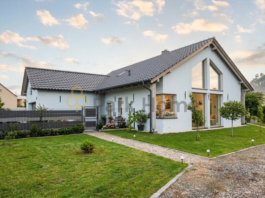 Nowoczesny dom 200 m² z garażem i dużą działką - polecam!: Zbąszyń