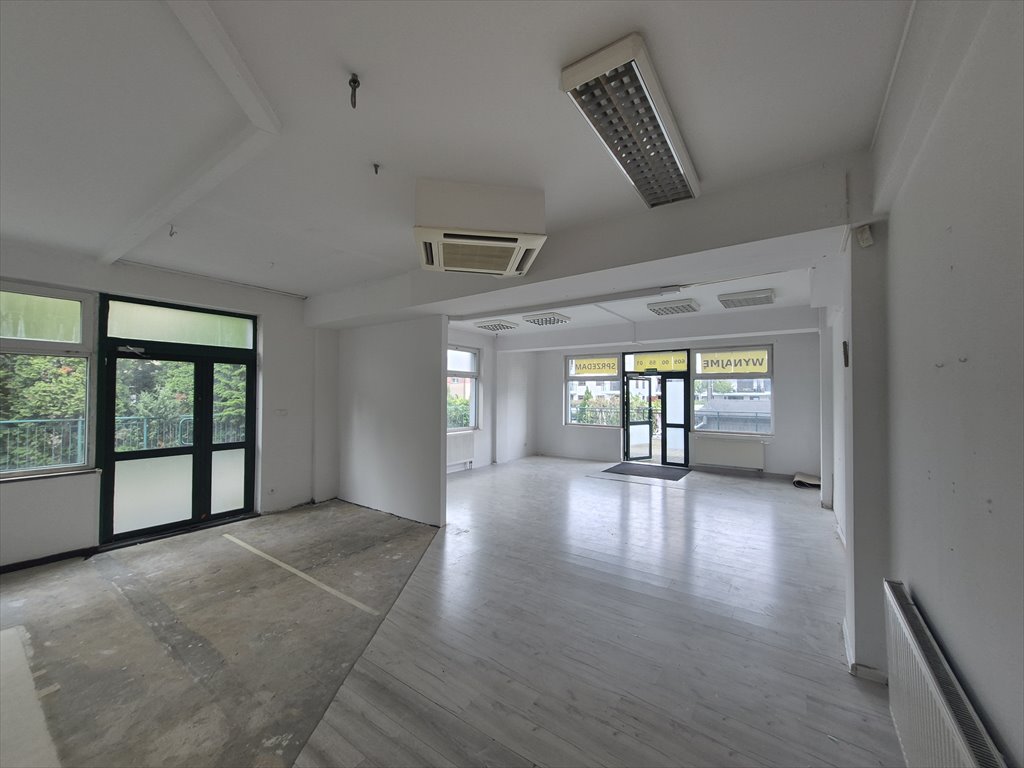 Sprzedam lokal 95 m² na Włochach z witrynami i możliwością aranżacji Warszawa, Włochy, Fasolowa 13  95m2 Foto 1