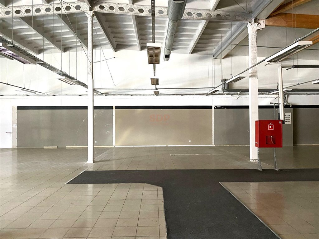 Wynajem 700 m² lokalu z witryną na handel i usługi Wrocław, Psie Pole, Kowale, Brucknera Aleksandra  350m2 Foto 1
