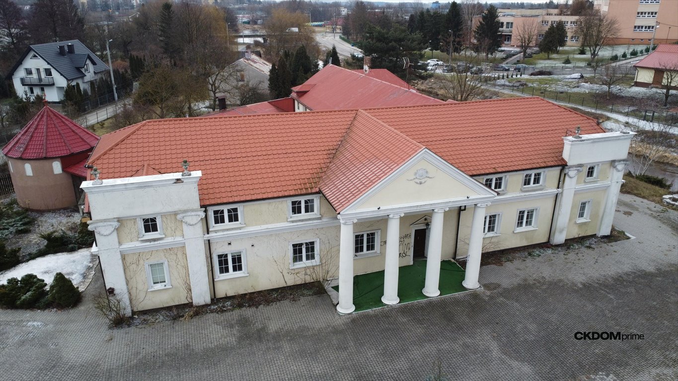 Zabytkowy pałac z 1895 r. 900 m², idealny na wesela i biznes. Staszów  900m2 Foto 1