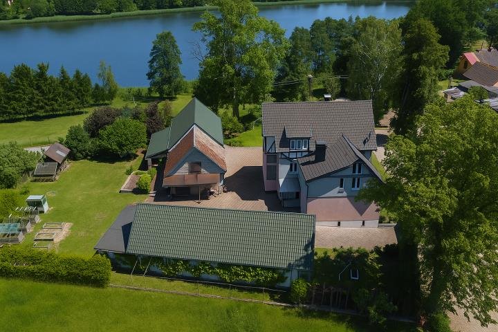 Dom nad jeziorem z 5 sypialniami i własną linią brzegową Paprotki  300m2 Foto 1