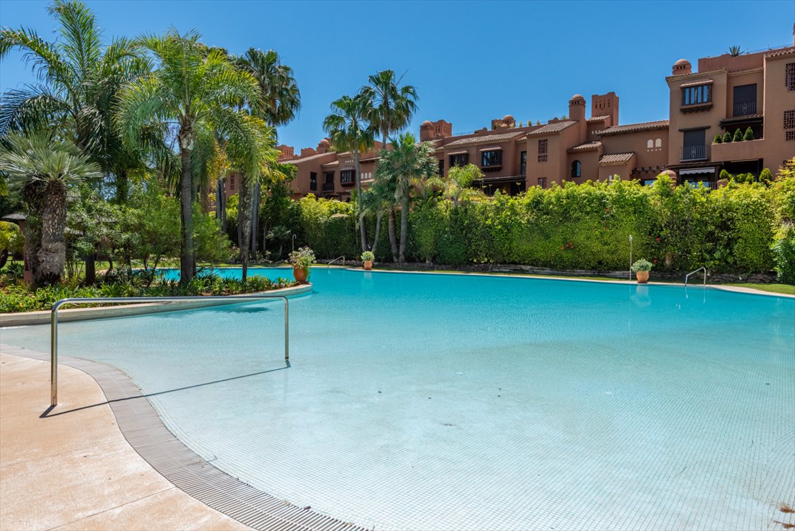 Luksusowe 147 m² mieszkanie z widokiem na ogrody (Alhambra del Golf) Hiszpania, Estepona East - Alhambra del Golf, Alhambra del Golf  147m2 Foto 1