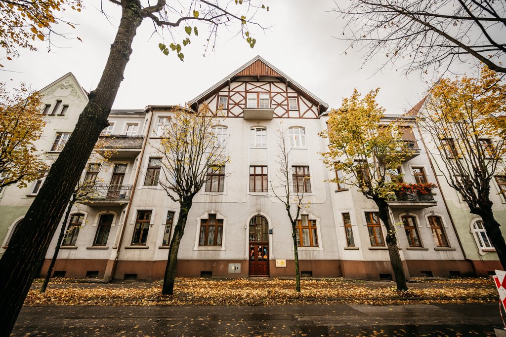 Mieszkanie trzypokojowe na sprzedaż Jarocin, Tadeusza Kościuszki  101m2 Foto 1