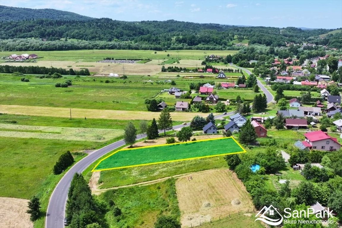 Działka 20 arów z warunkami zabudowy i pięknym widokiem Uherce Mineralne  2 000m2 Foto 1