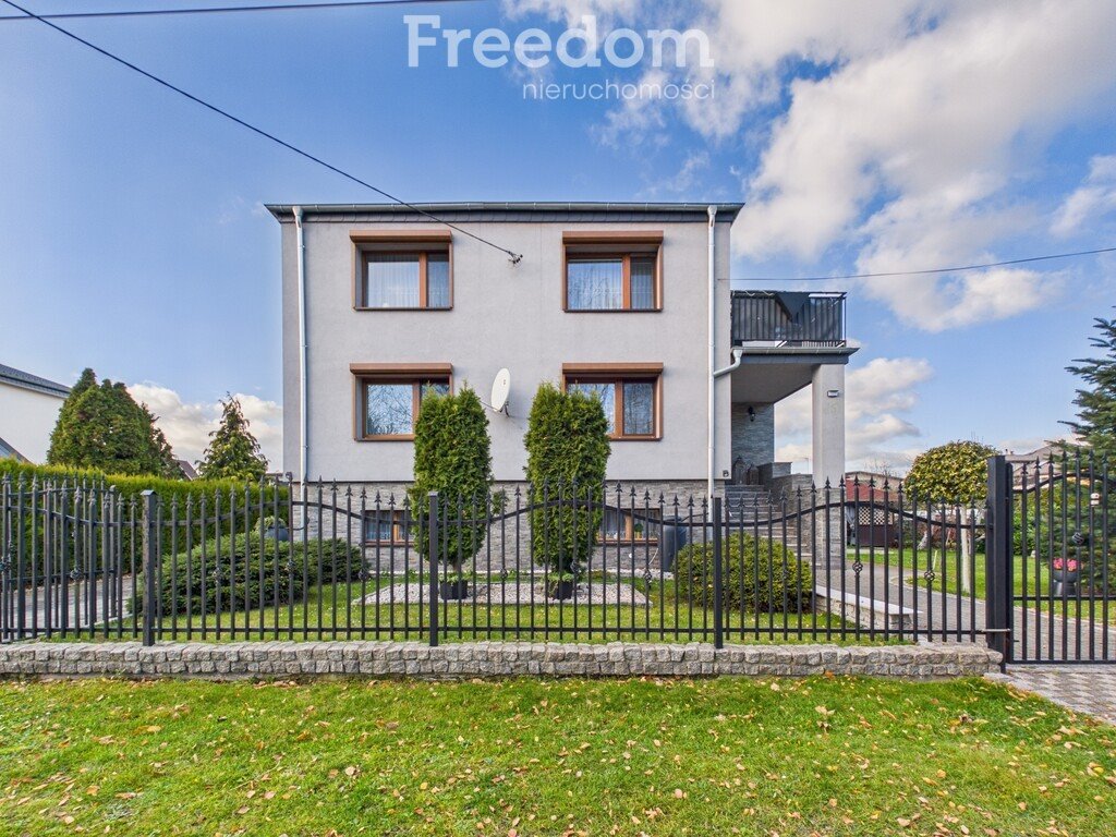 Polecam dom dwurodzinny z garażami i ogrodem na Dąbrowie Dąbrowa, H. Dąbrowskiego  207m2 Foto 1