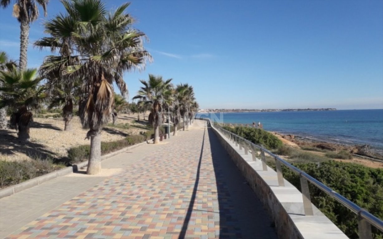 Mieszkanie czteropokojowe  na sprzedaż Hiszpania, Torrevieja, 100 m od plaży!  77m2 Foto 6