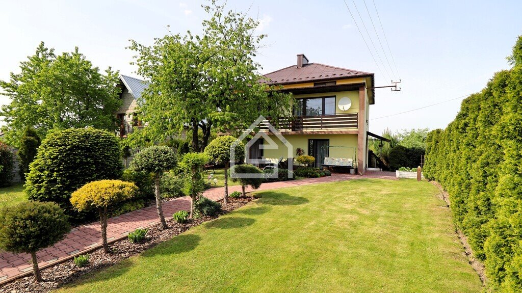 Dom wolnostojący 115 m2 z dużym ogrodem i garażami Bratucice  176m2 Foto 1