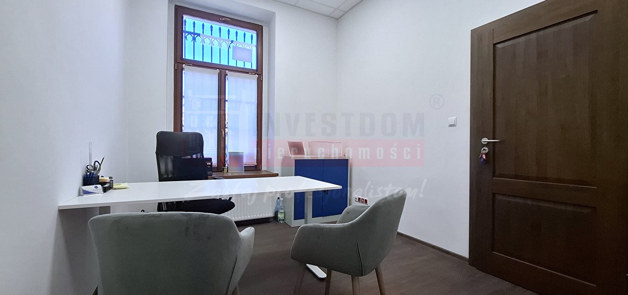 Polecam niewielki lokal 18,21 m² na parterze w centrum Brzegu Brzeg  18m2 Foto 1