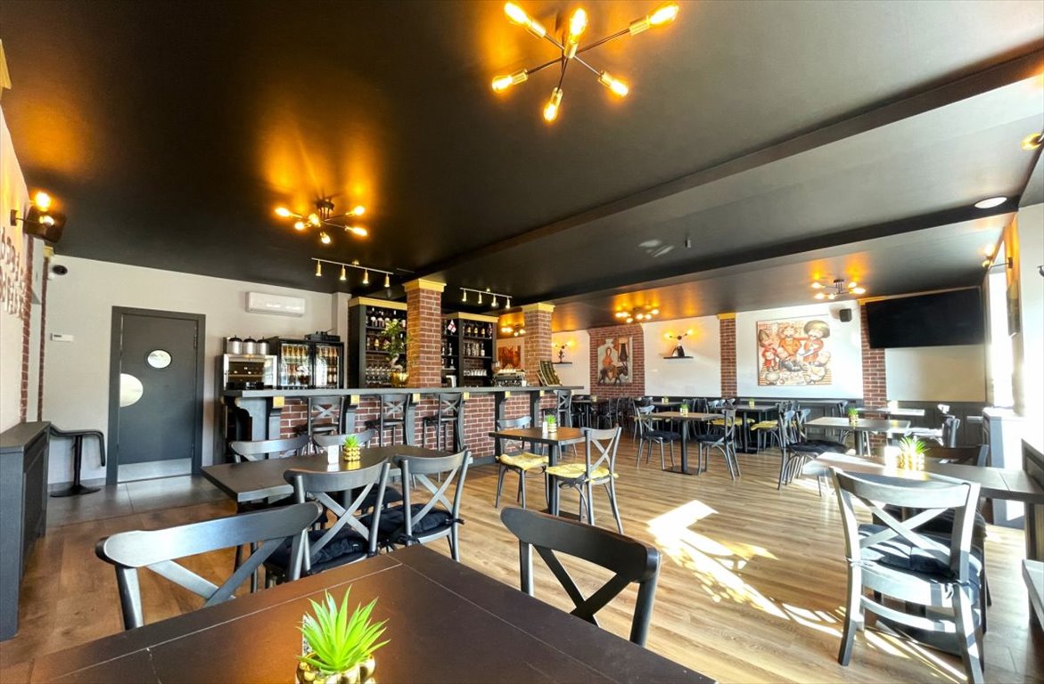 Restauracja 140 m² na Rynku w Rzeszowie (pełne wyposażenie): Rzeszów: Baldachówka