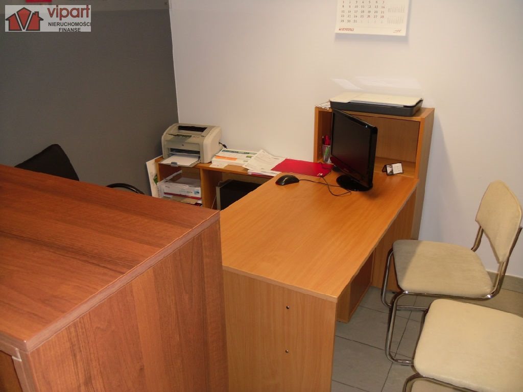 Przestronny budynek biurowy 801 m2 z piwnicami i schronem Dąbrowa Górnicza, Tworzeń  802m2 Foto 1