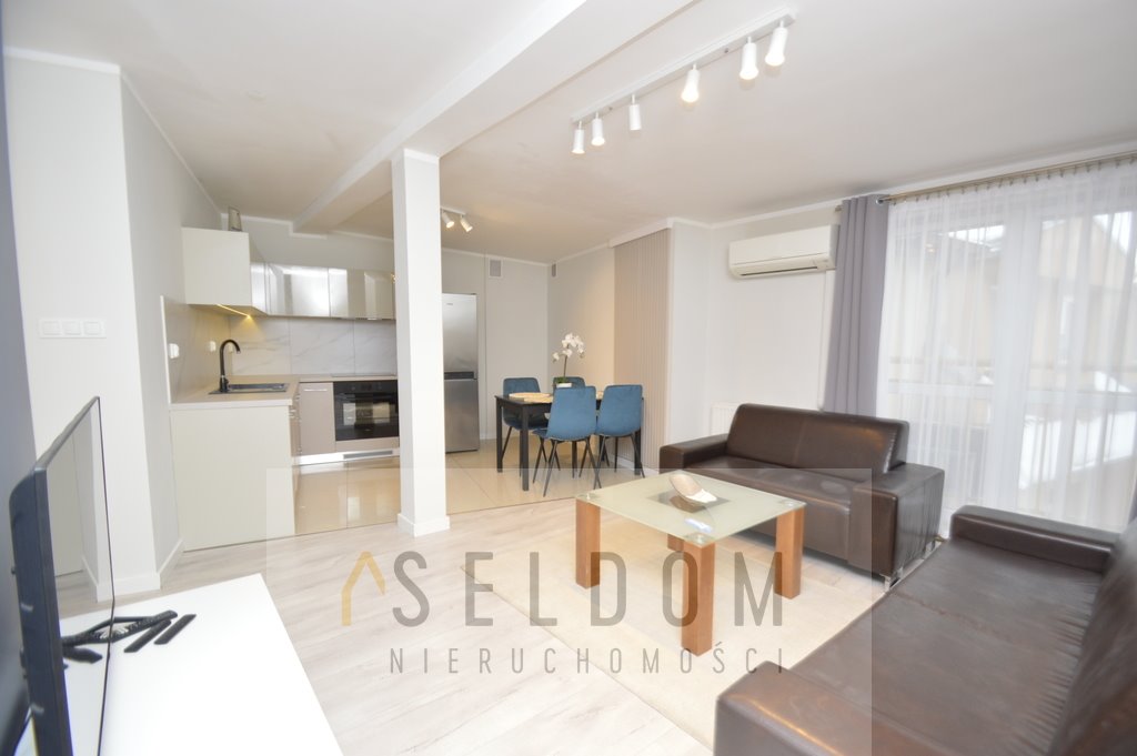 Mieszkanie trzypokojowe na sprzedaż Legnica, ks. Piotra Ściegiennego  73m2 Foto 1