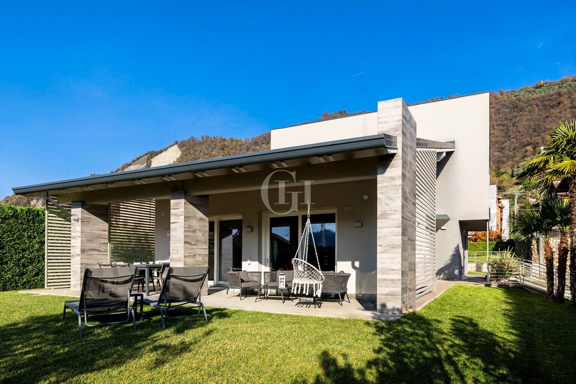 Nowoczesna willa 290 m² z ogrodem i garażem w Sarnico Włochy, Sarnico  290m2 Foto 1