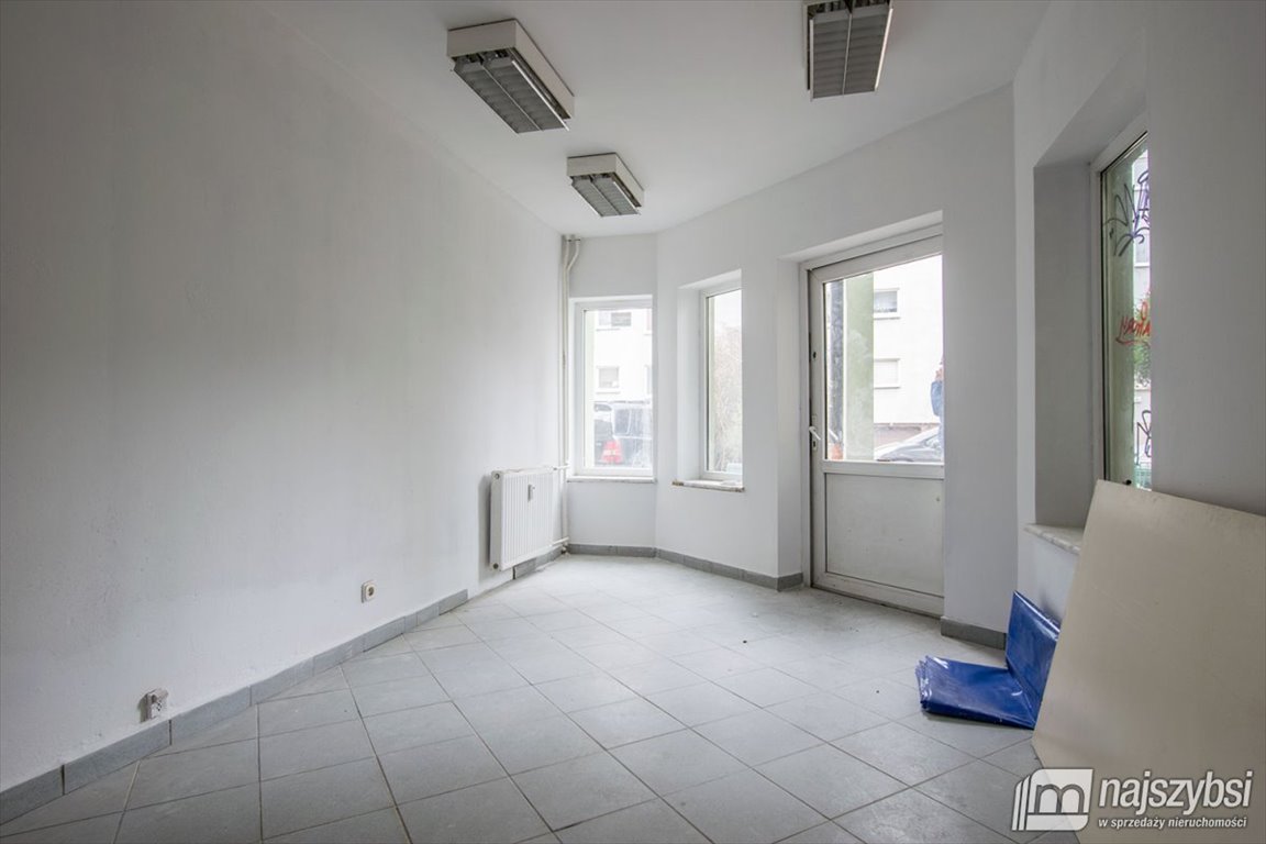 Lokal usługowy 49 m2 z wejściem od ulicy - do remontu Szczecin, Niebuszewo  49m2 Foto 1