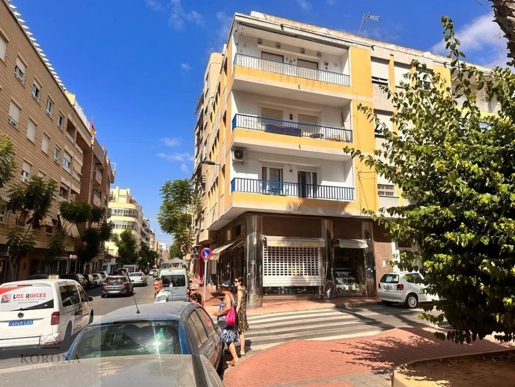 Mieszkanie czteropokojowe  na sprzedaż Hiszpania, Torrevieja  74m2 Foto 13