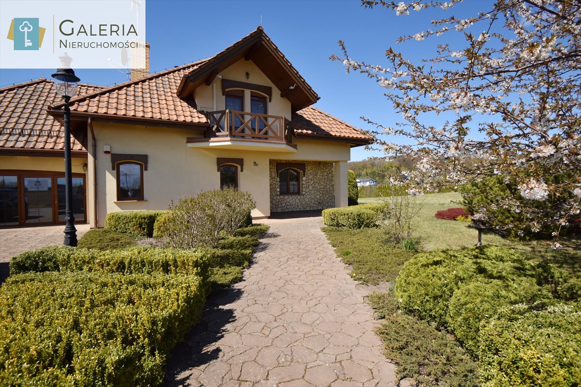 Zapraszam do obejrzenia przestronnego domu z dużą działką i garażem Myślęcin  250m2 Foto 1