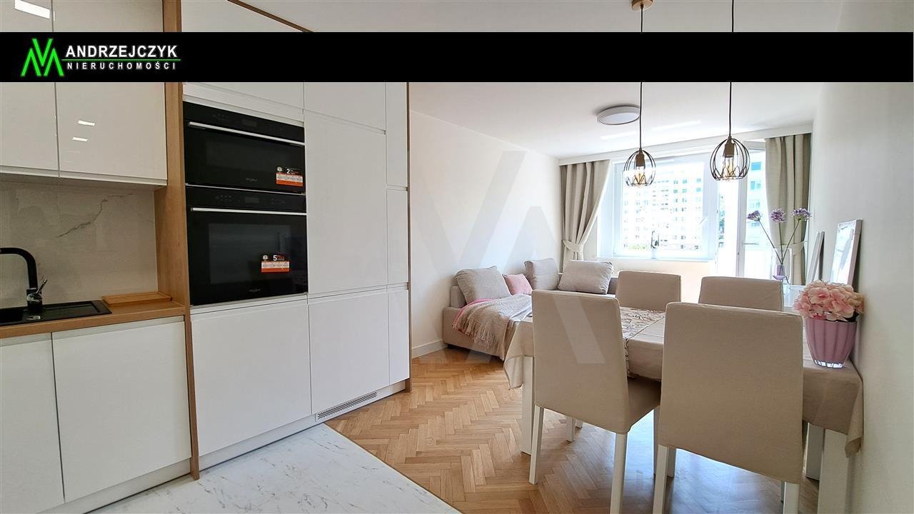 Nowoczesna kawalerka z balkonem nad morzem w Gdyni Gdynia, Wzgórze Św. Maksymiliana, Wyspiańskiego Stanisława  28m2 Foto 1