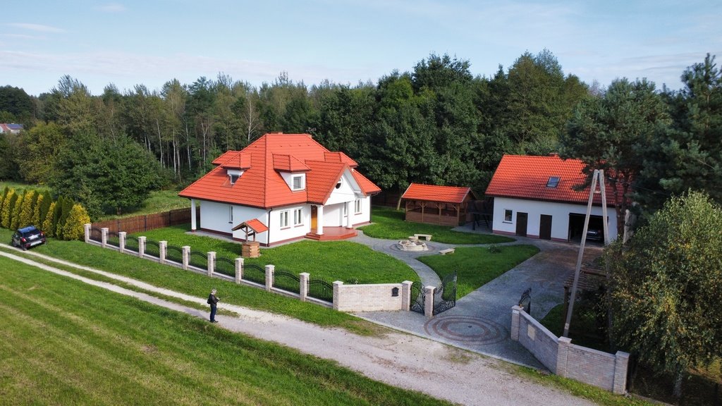 Urokliwy dwór w stylu polskim, 160 m², ogrodzona posesja Laskówka Chorąska  160m2 Foto 1