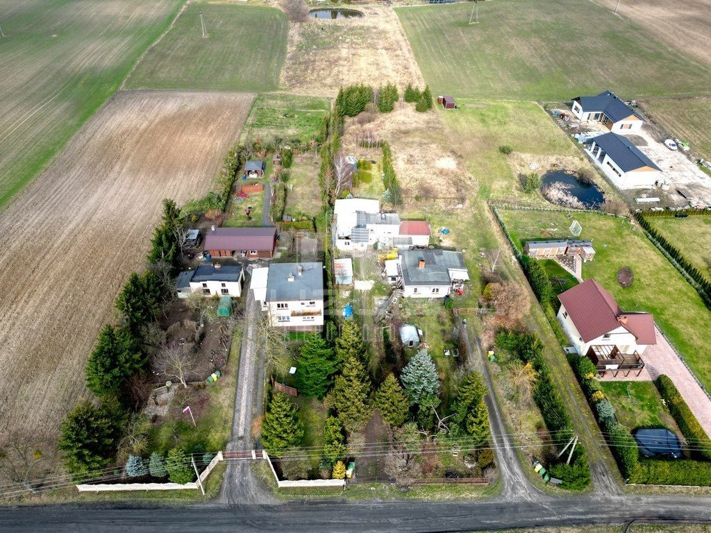 Dom z potencjałem 50 m2 na dużej działce w Janowie Janowo  50m2 Foto 1