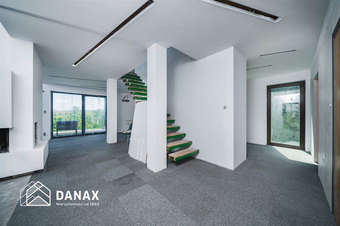 Duży dom 472 m² z garażem, tarasami i nowoczesnym ogrzewaniem Luborzyca  472m2 Foto 1