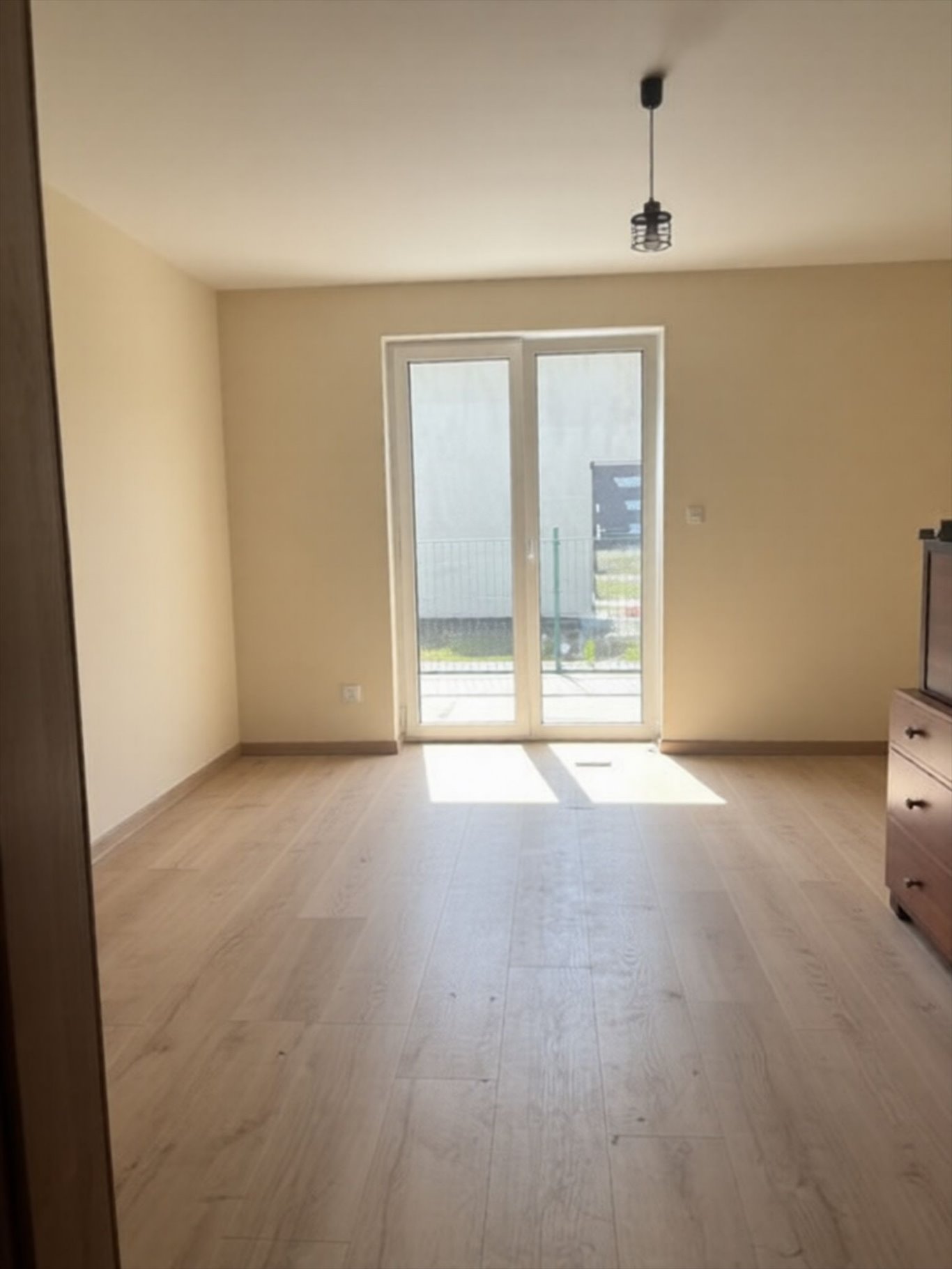 Dom pod kwatery pracownicze, 30 pokoi, parking - polecam! Bronisławów, Bronisławów  640m2 Foto 1