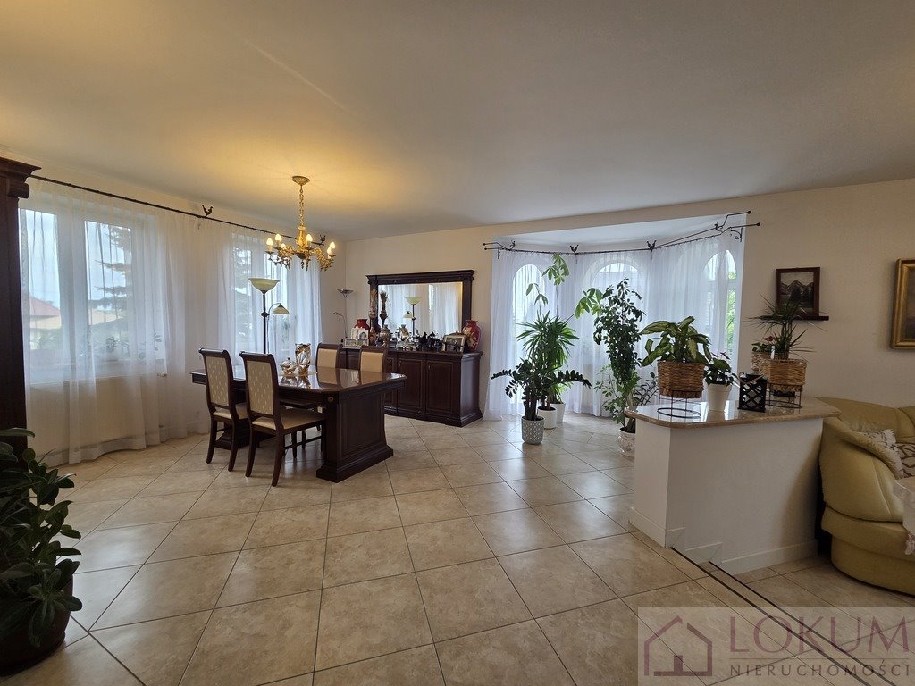Zapraszam do przestronnego domu 250 m² z garażem i piwnicą Biskupie-Kolonia  250m2 Foto 1