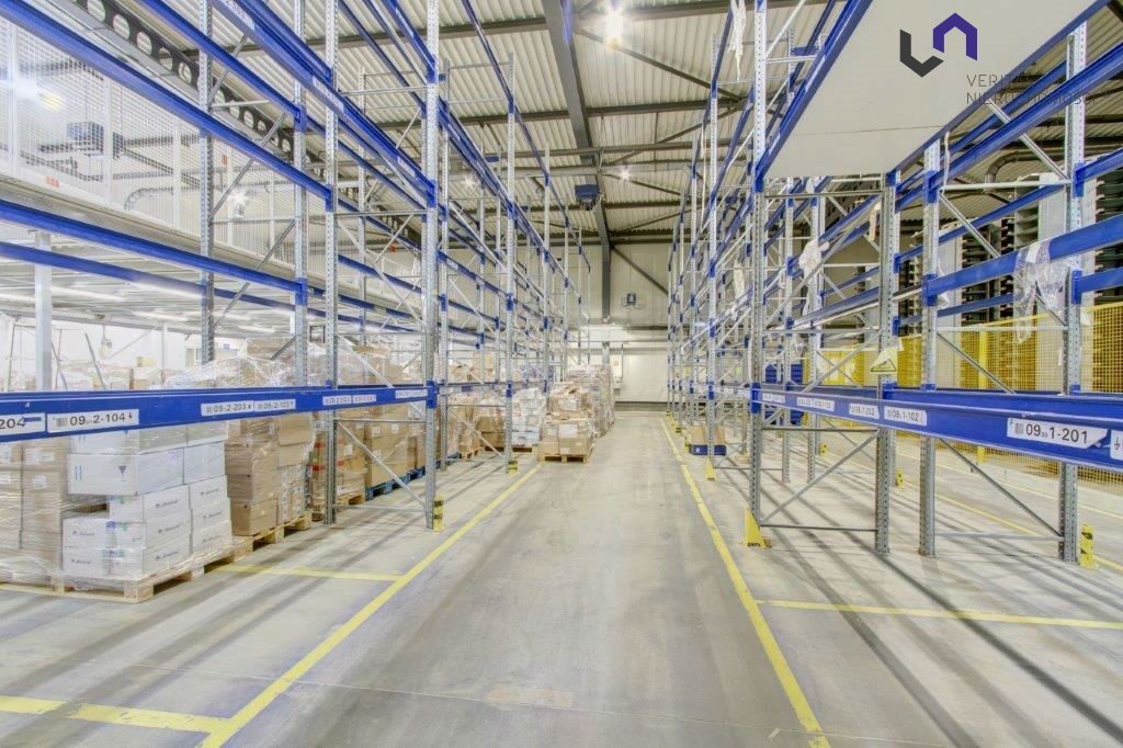 Na wynajem przestronna hala magazynowa 5708 m² z dokami i parkingiem Katowice, Brynów  5 708m2 Foto 1