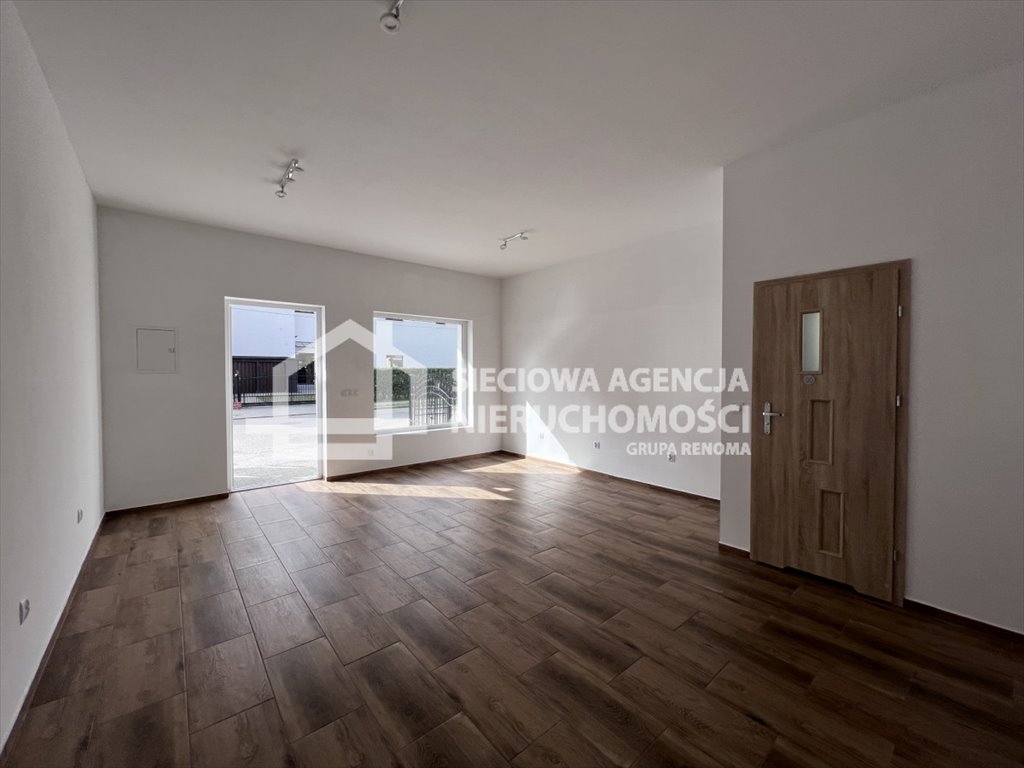 Nowy 34m2 lokal z witryną, klimatyzacja, wys. 3,5m Rumia  34m2 Foto 1