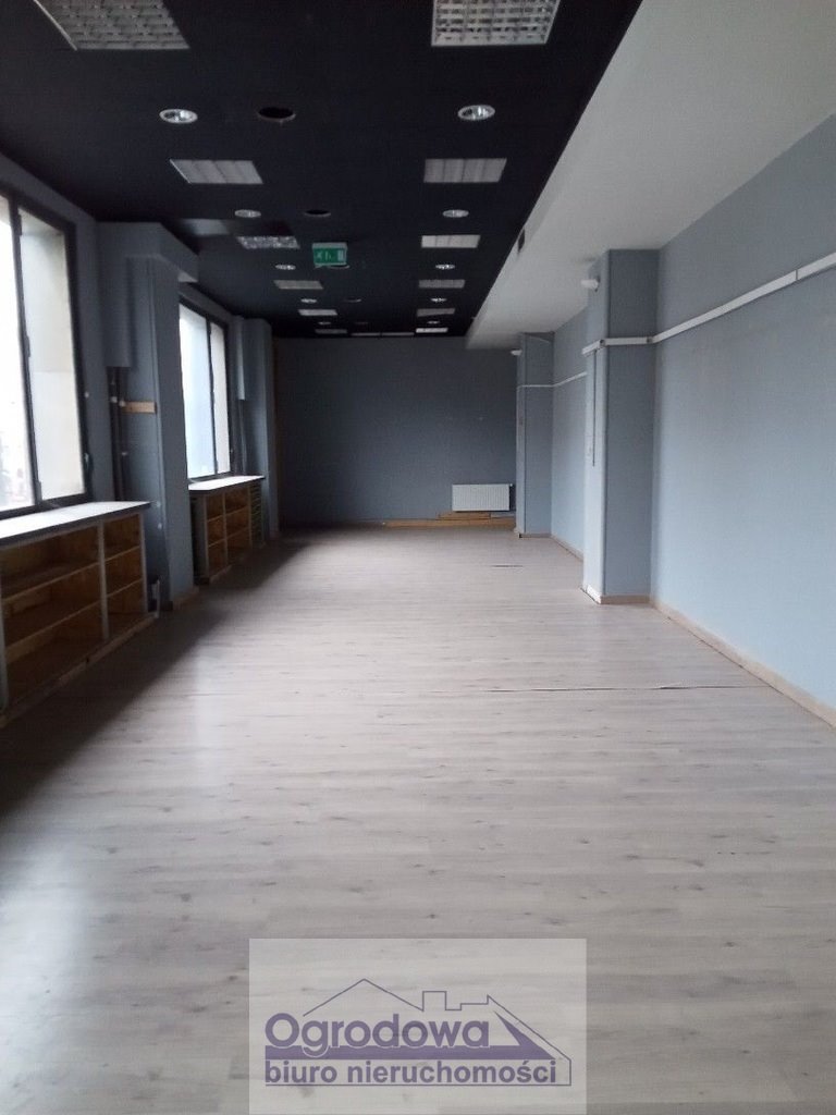 Lokal użytkowy 480 m2 z dużymi witrynami i dużym ruchem Warszawa, Wola  480m2 Foto 1