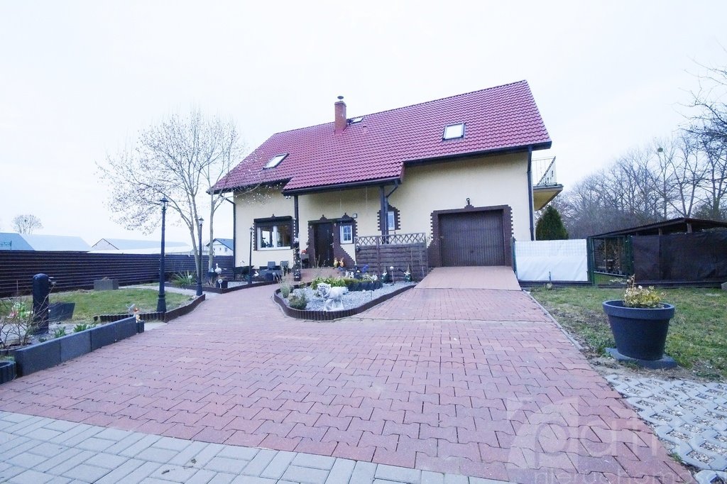 Przestronny dom 153 m² po remoncie, garaż, ogród, Darż Darż  153m2 Foto 1