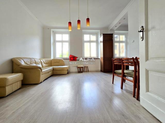 Mieszkanie trzypokojowe na sprzedaż Świdnica, okolice Centrum  104m2 Foto 1