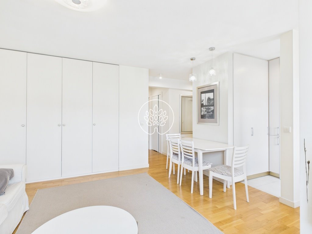 Wynajmę 3-pokojowe mieszkanie 54 m² w centrum Warszawy: Warszawa Śródmieście: Chmielna