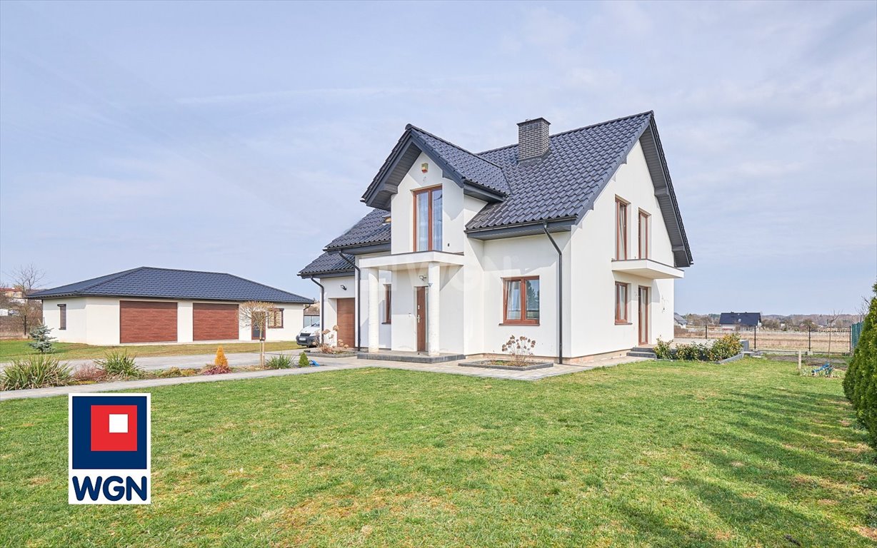Nowoczesny dom 193 m2 z dużą działką i garażem Piekoszów, Piekoszów  193m2 Foto 1