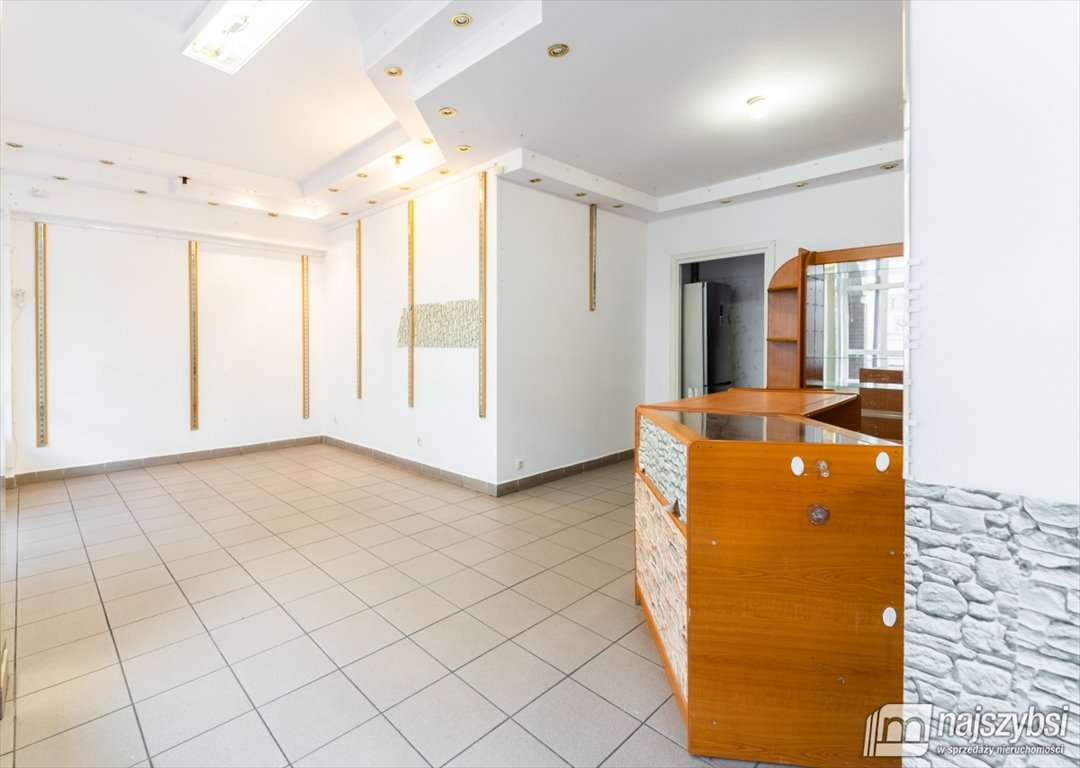 Lokal użytkowy w centrum Karlina, witryny, zaplecze - polecam! Karlino, Centrum  39m2 Foto 1