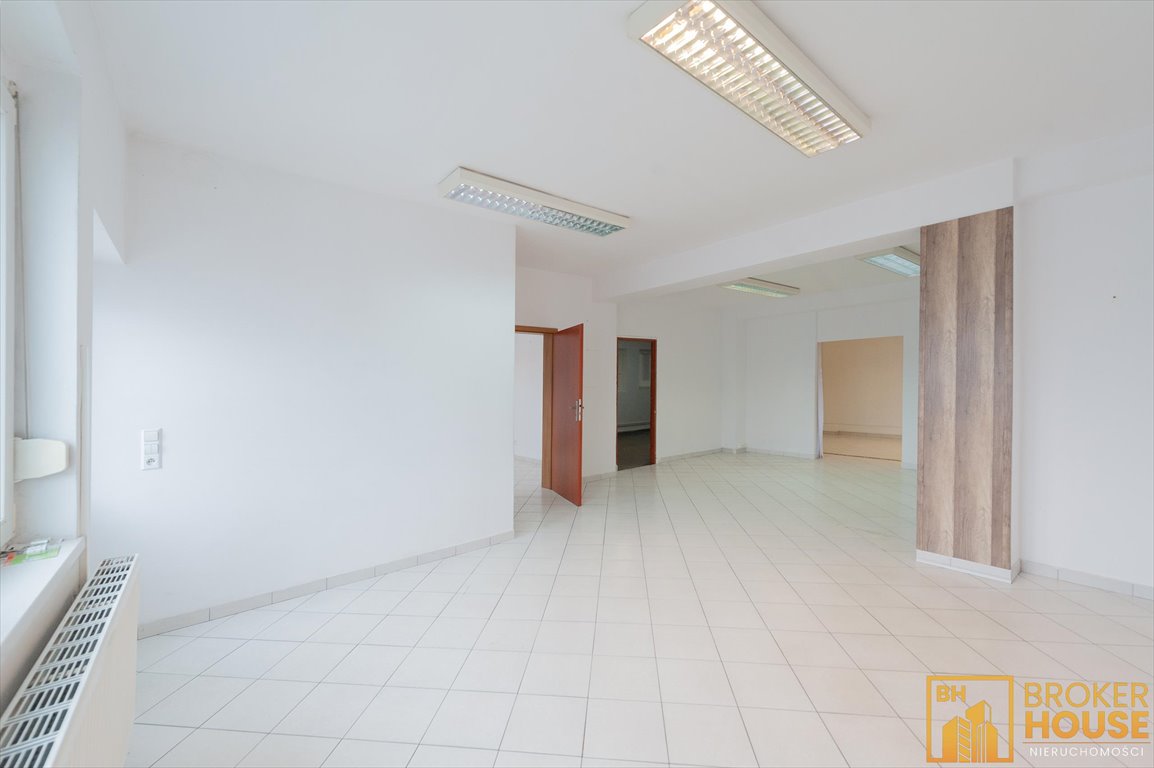 Wynajem lokalu 110 m² z parkingiem i adaptacją (Zakrzów) Opole, Zakrzów  110m2 Foto 1