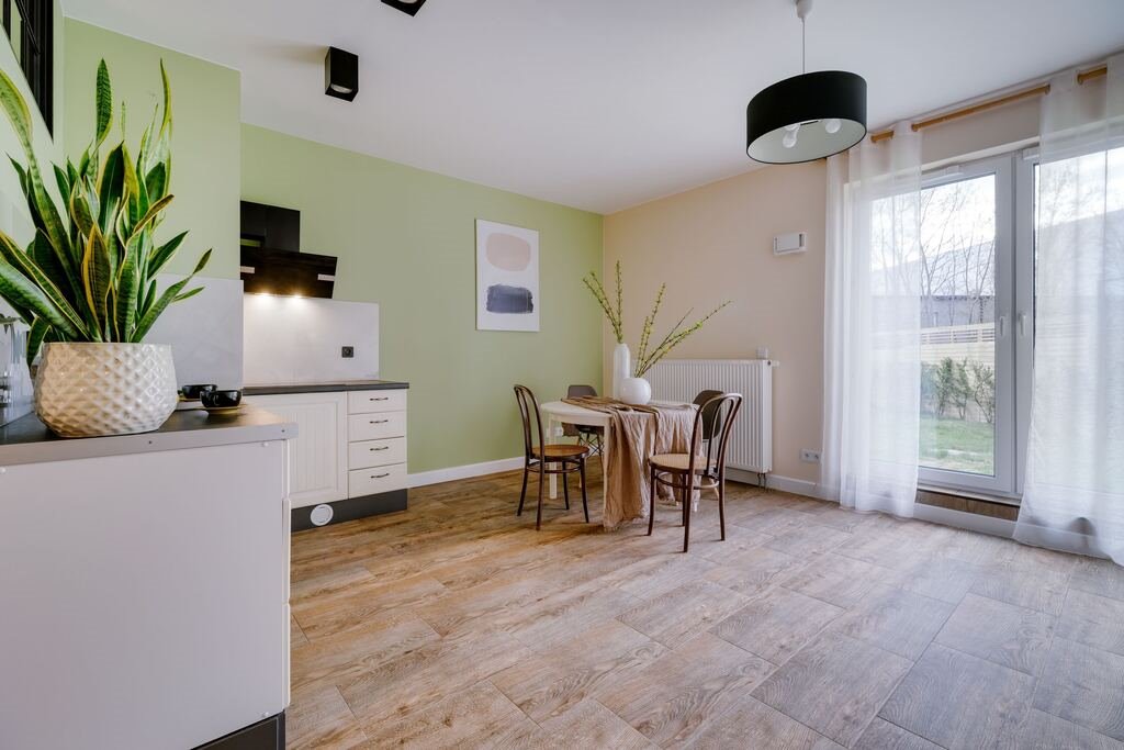 Kawalerka 37 m² z ogrodem 90 m² - miejsce postojowe Pruszków, Targowa  37m2 Foto 1