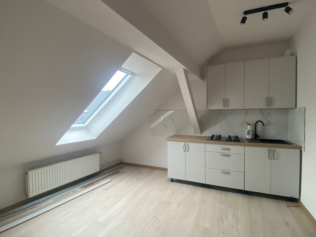 Wyremontowane poddasze w kamienicy, 45 m2, umeblowane Wadowice  45m2 Foto 1