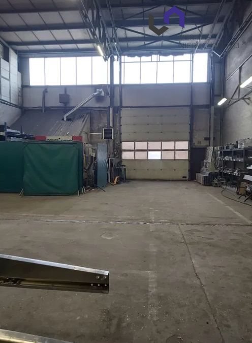 Polecam halę 244 m² z ogrzewaniem, bramą TIR i socjalami Rybnik  224m2 Foto 1