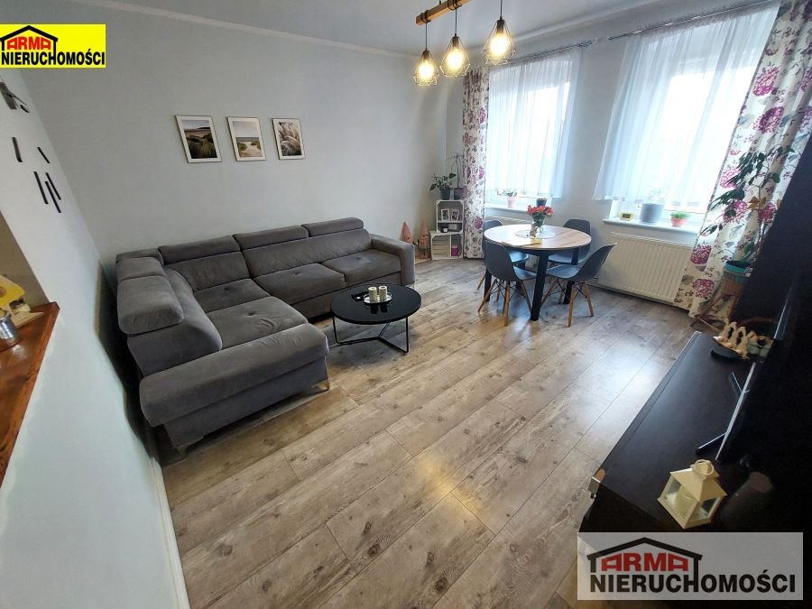 Atrakcyjny dom bliźniak z dużym ogrodem i 7 budynkami Tarnowo  211m2 Foto 1