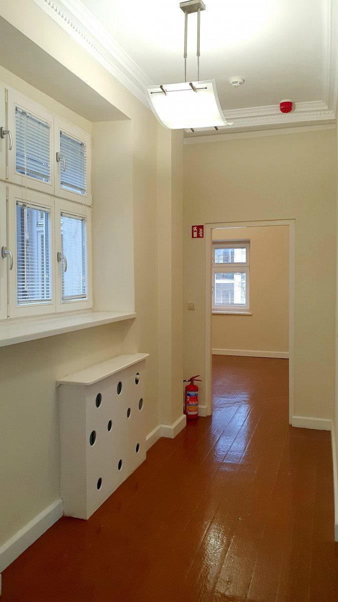 Nowoczesny lokal biurowy 110 m2 z klimatyzacją i balkonem Warszawa, Śródmieście, Wspólna  110m2 Foto 1