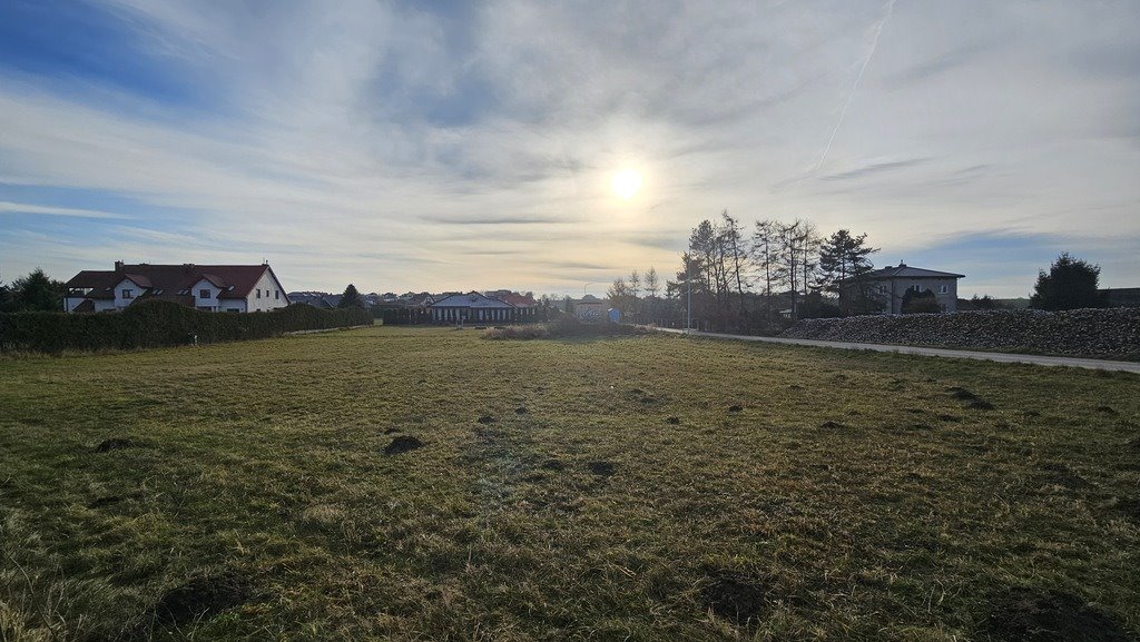 Działka 23,3 a z dostępem do asfaltu, media, spokojna okolica Kalinówka  2 373m2 Foto 1