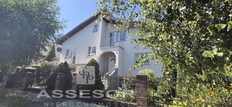 Zapraszam do obejrzenia przestronnego domu 191 m² z kominkiem i balkonami Kalisz, Rypinek  191m2 Foto 1