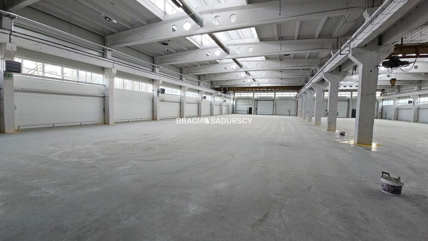 Hala magazynowa z suwnicami, 2142 m², po remoncie Olkusz  2 142m2 Foto 1