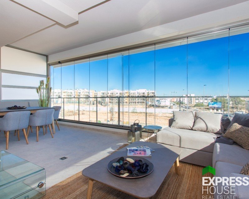 Nowoczesny penthouse z tarasem i spa w Orihuela Hiszpania, Villa Martín  71m2 Foto 1