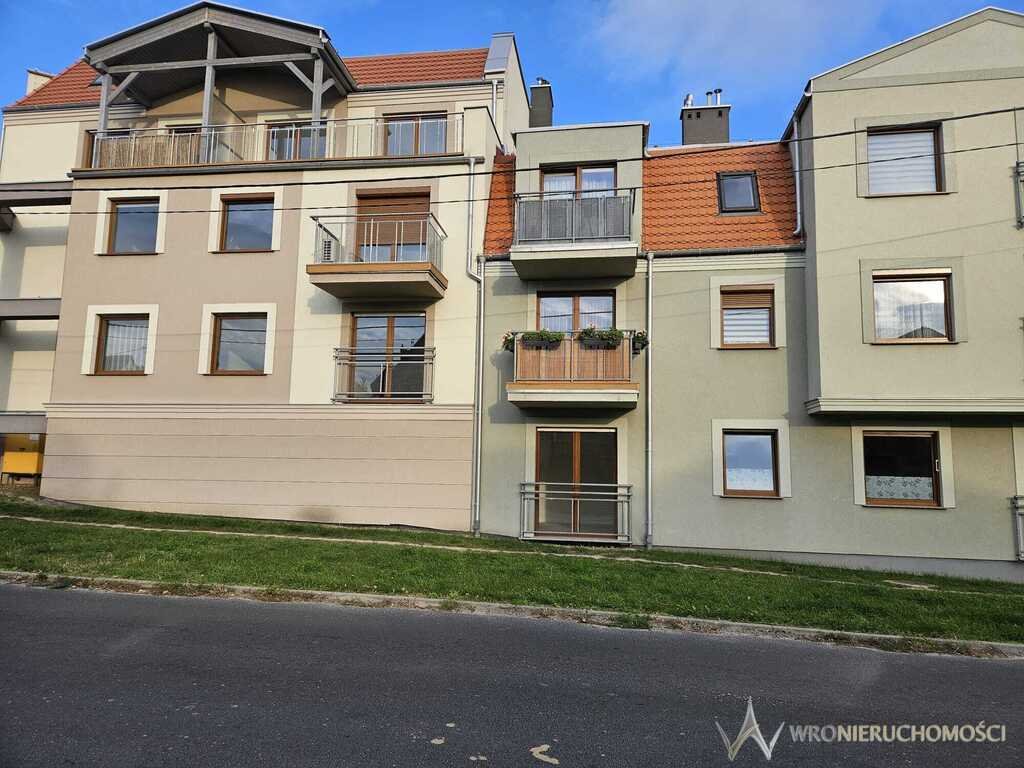 Mieszkanie trzypokojowe na sprzedaż Trzebnica, Brama Trębaczy  75m2 Foto 1