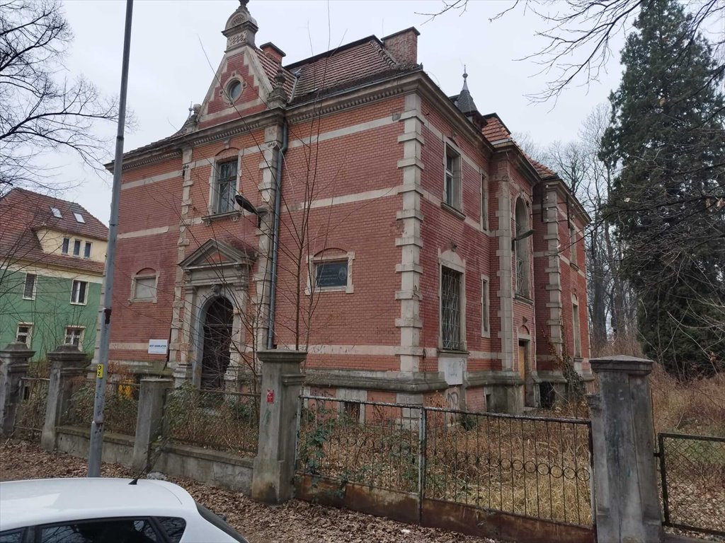 Do sprzedania działka z zabytkowym budynkiem i projektem rozbudowy Świdnica, centrum, centrum  3 141m2 Foto 1