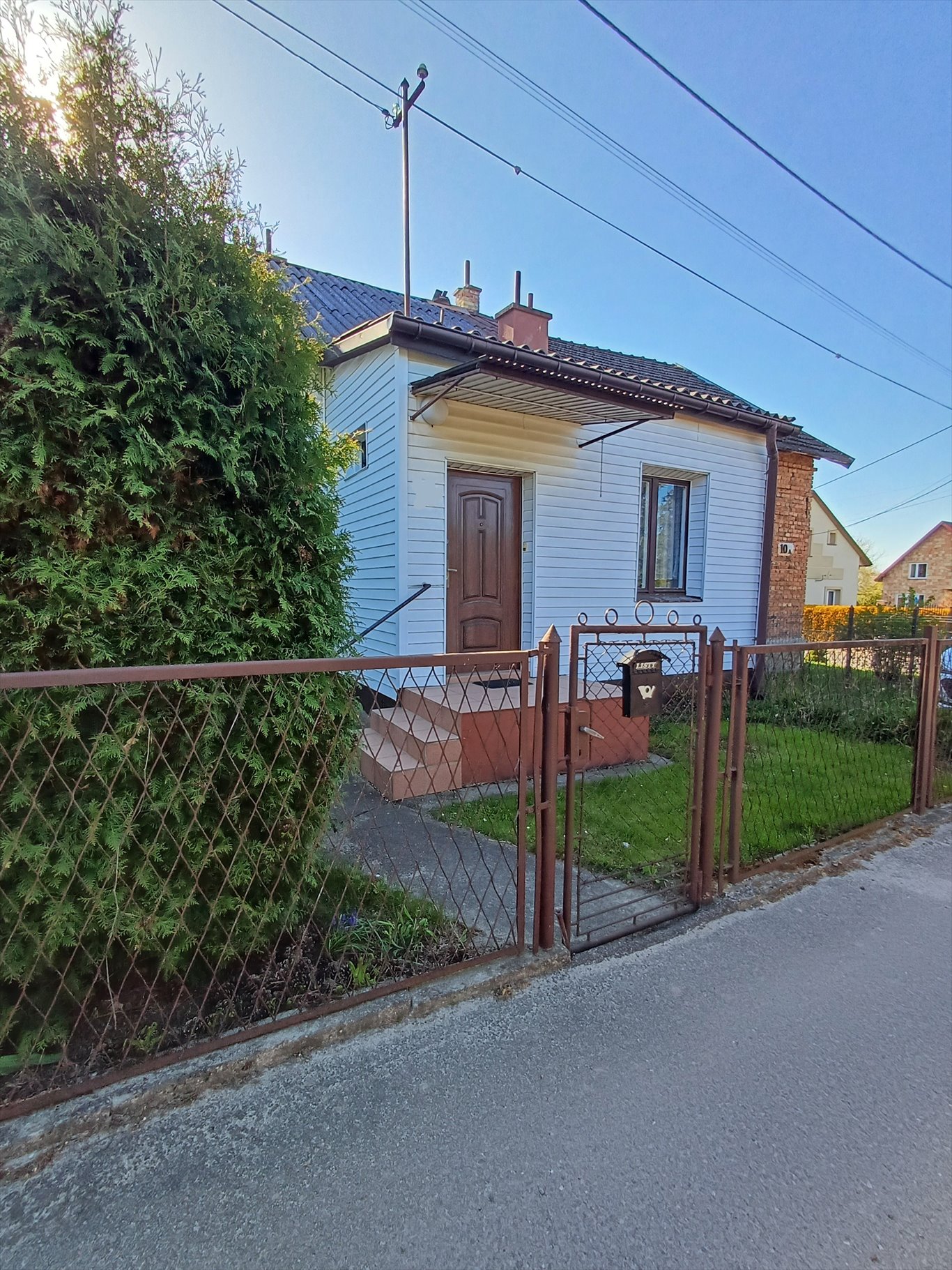 Niewielki dom z potencjałem i garażem na działce 412 m². Jasło  55m2 Foto 1